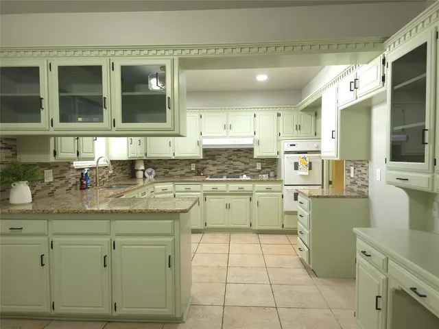 Photo 5 — 9009 Lakeaire Drive, Oklahoma City, OK 73132