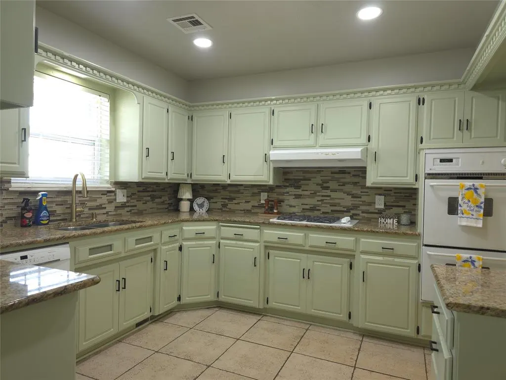 Photo 6 — 9009 Lakeaire Drive, Oklahoma City, OK 73132