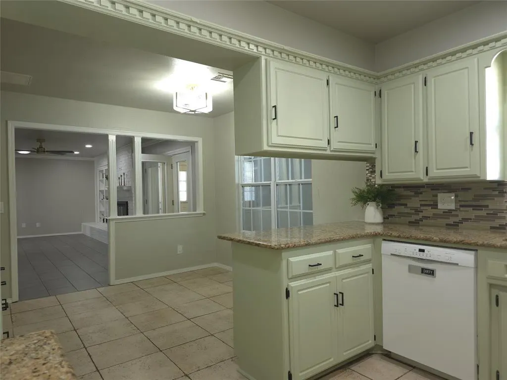 Photo 7 — 9009 Lakeaire Drive, Oklahoma City, OK 73132