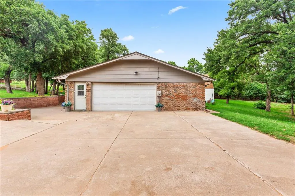 Photo 6 — 3111 Shady Lane Drive, Anadarko, OK 73005