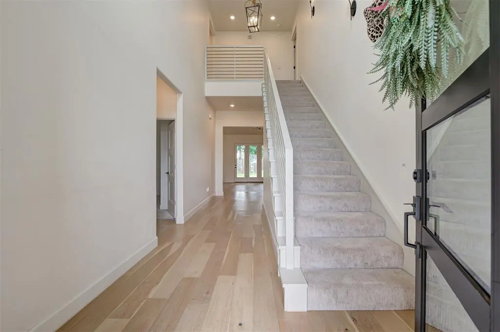 Photo 2 — 3916 Stone Hill Lane, Edmond, OK 73034