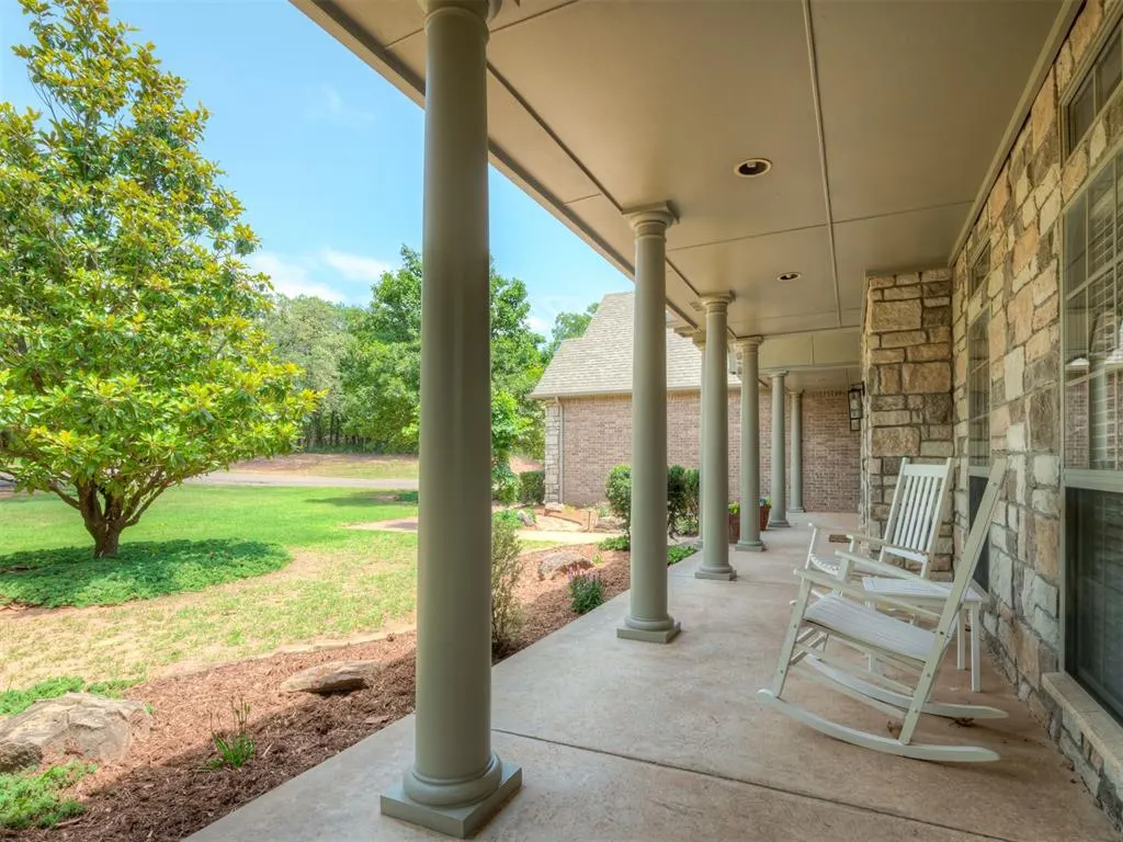 Photo 2 — 4001 Braxton Way, Edmond, OK 73034