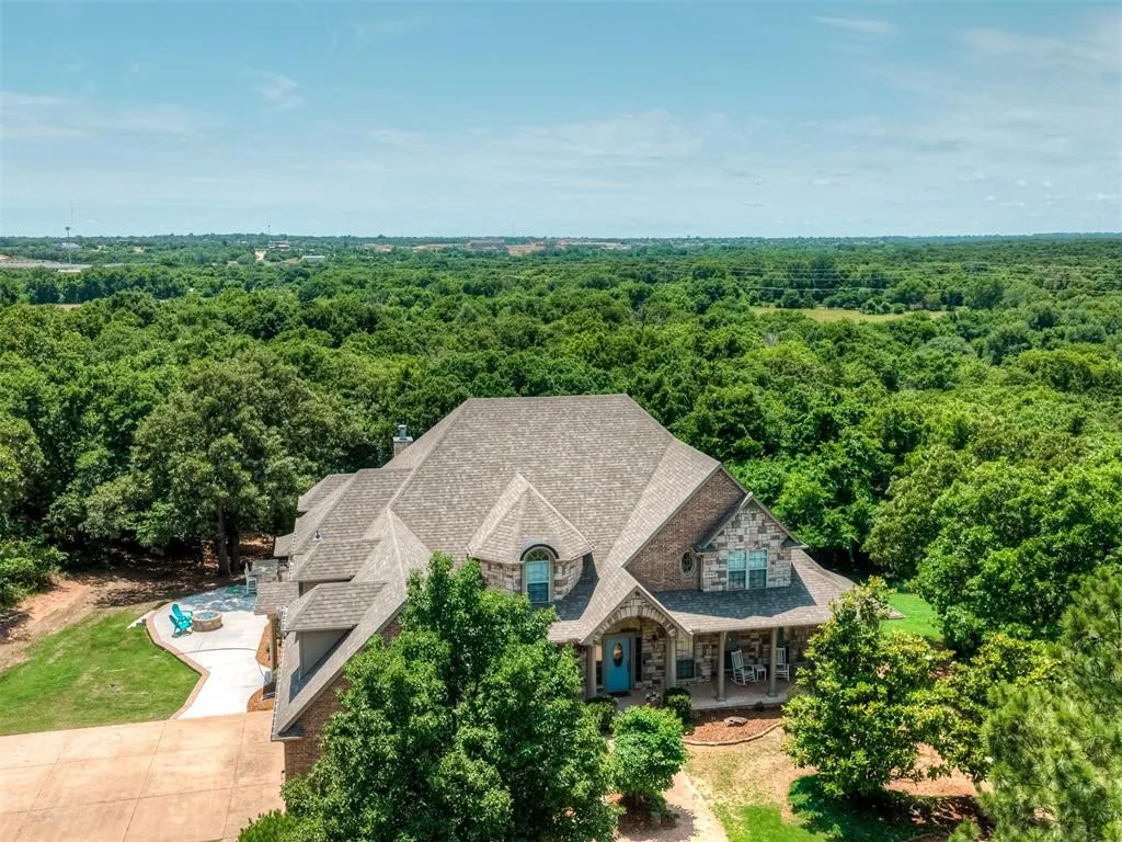 Front exterior — 4001 Braxton Way, Edmond, OK 73034