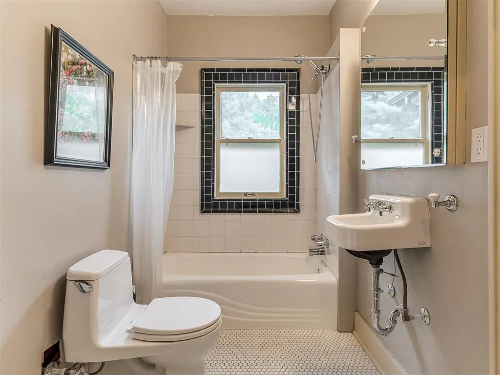 Photo 13 — 2421 19th Street, Oklahoma City, OK 73107
