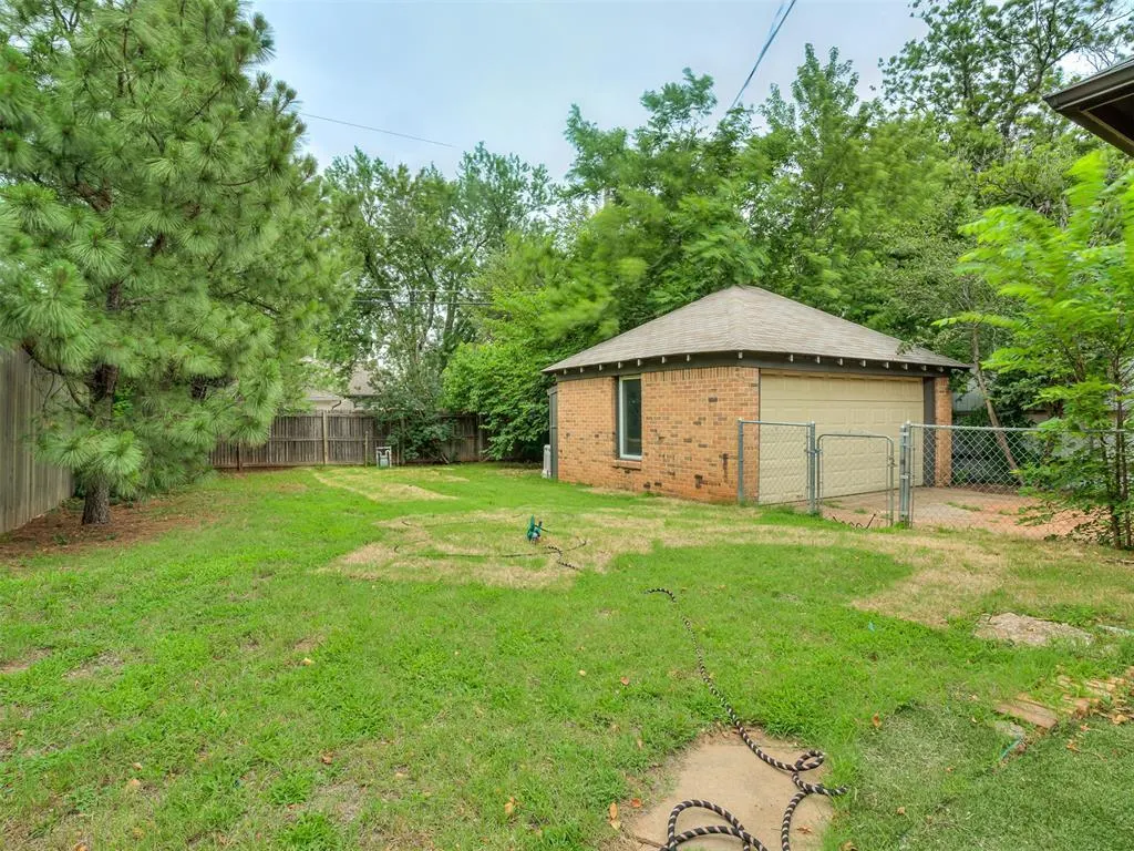 Photo 14 — 2421 19th Street, Oklahoma City, OK 73107