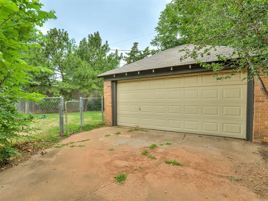 Photo 16 — 2421 19th Street, Oklahoma City, OK 73107