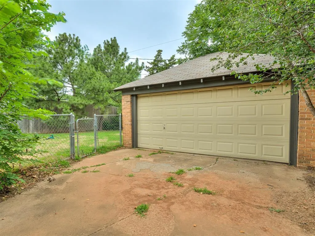 Photo 42 — 2421 19th Street, Oklahoma City, OK 73107