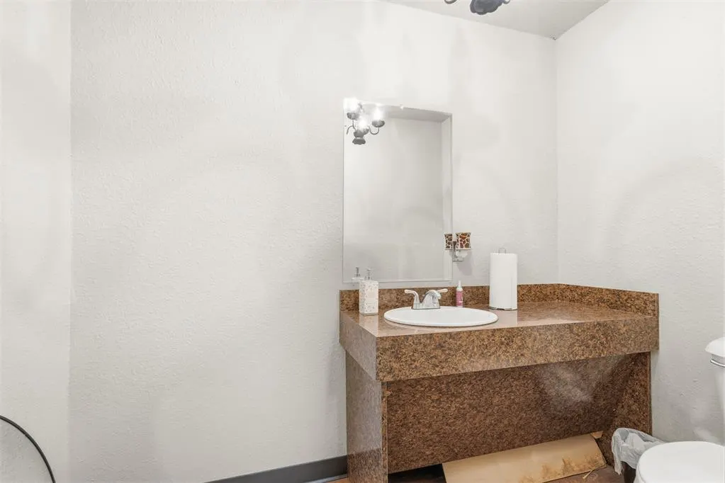 Photo 21 — 115 N Dean A McGee, Wynnewood, OK 73098