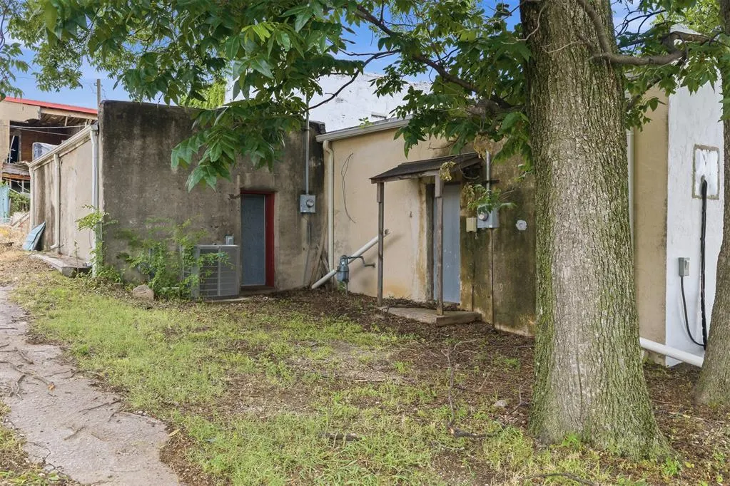 Photo 22 — 115 N Dean A McGee, Wynnewood, OK 73098