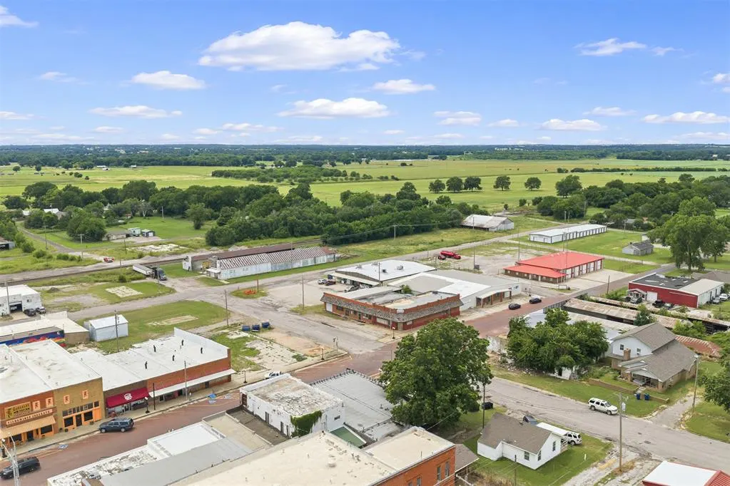 Photo 26 — 115 N Dean A McGee, Wynnewood, OK 73098