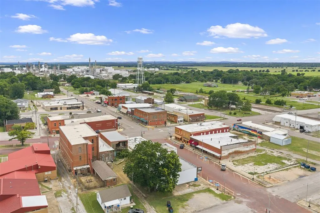 Photo 27 — 115 N Dean A McGee, Wynnewood, OK 73098