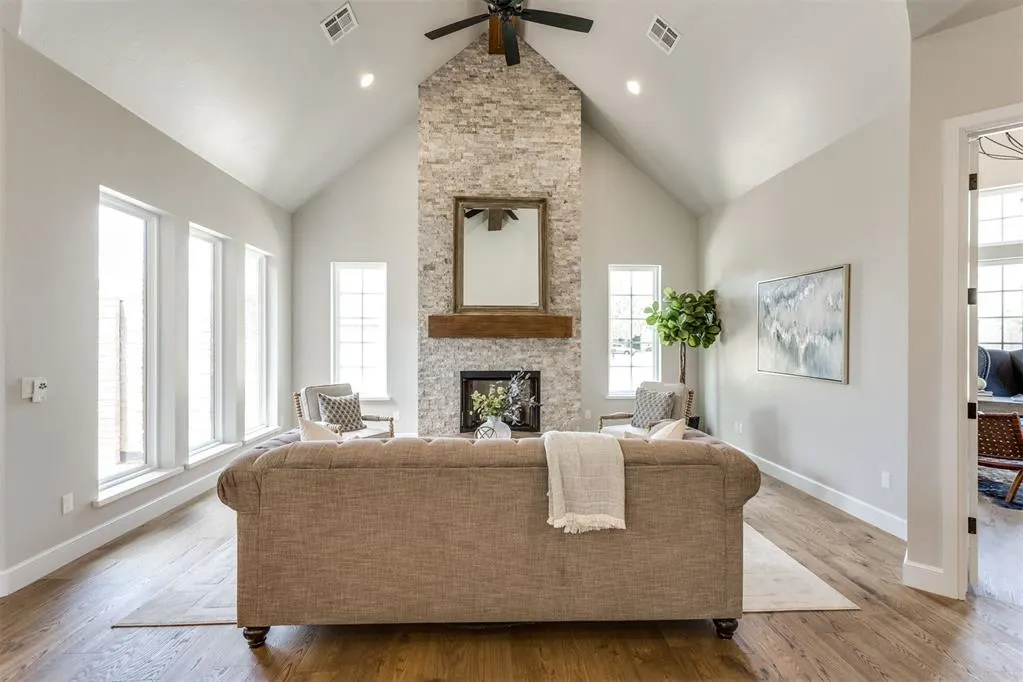 Photo 13 — 10701 Servon Drive, Oklahoma City, OK 73170