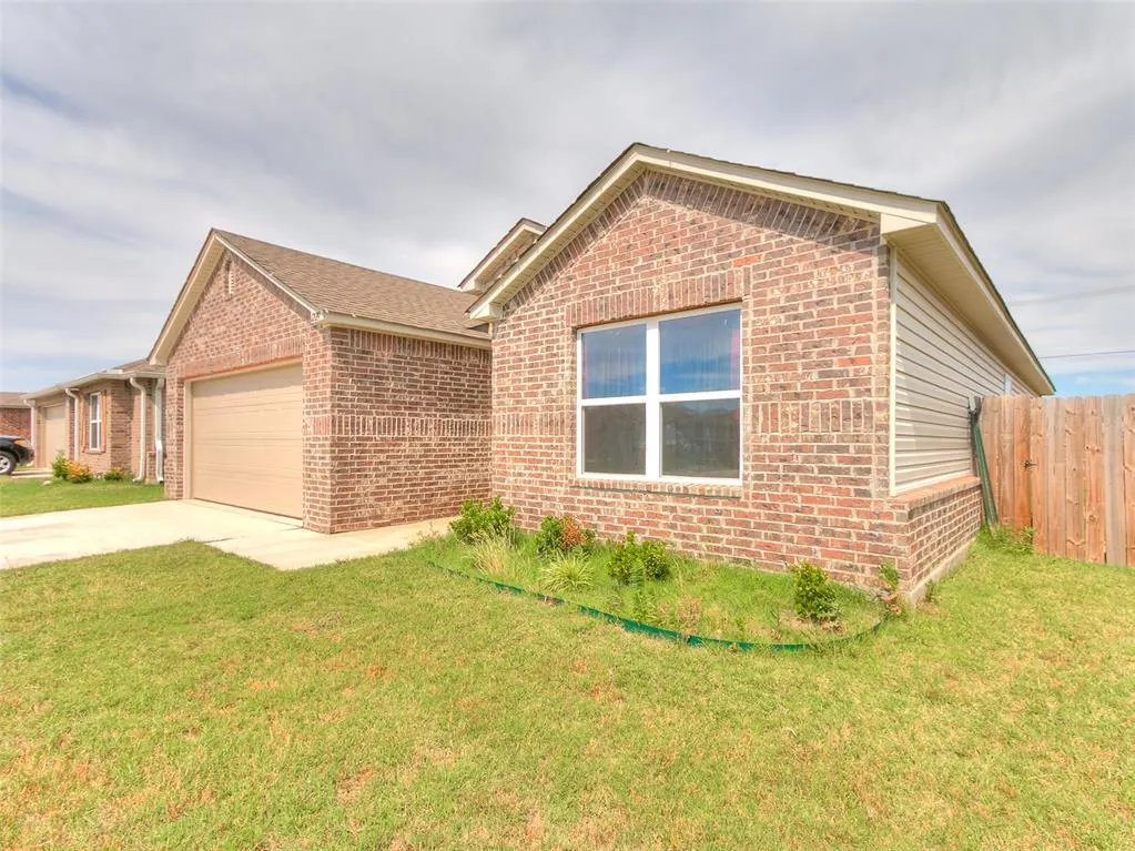 Photo 2 — 1229 Chuck Wagon Drive, El Reno, OK 73036
