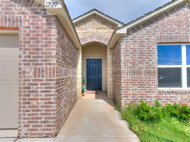 Photo 3 — 1229 Chuck Wagon Drive, El Reno, OK 73036
