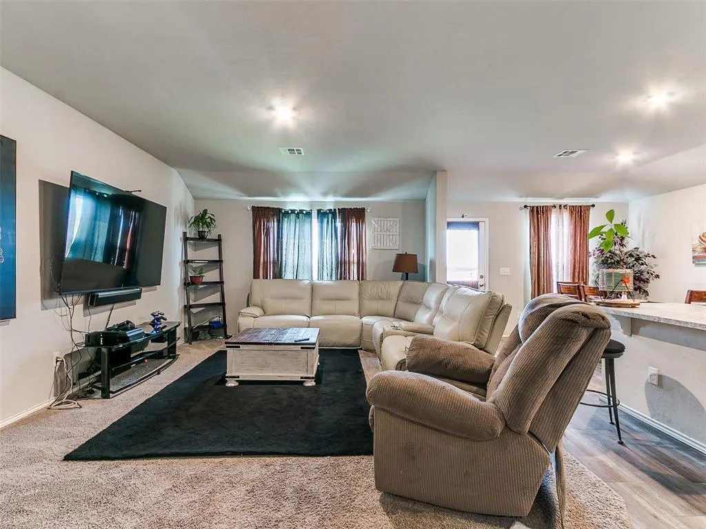 Photo 6 — 1229 Chuck Wagon Drive, El Reno, OK 73036