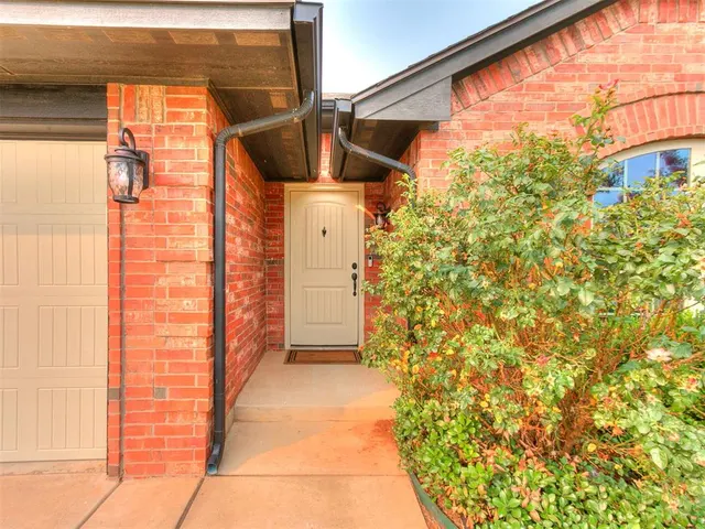 Photo 2 — 18404 Scarborough Drive, Edmond, OK 73012