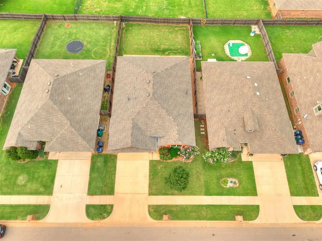 Photo 3 — 18404 Scarborough Drive, Edmond, OK 73012