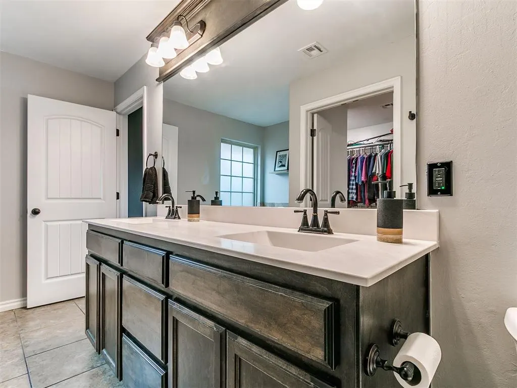Photo 9 — 18404 Scarborough Drive, Edmond, OK 73012