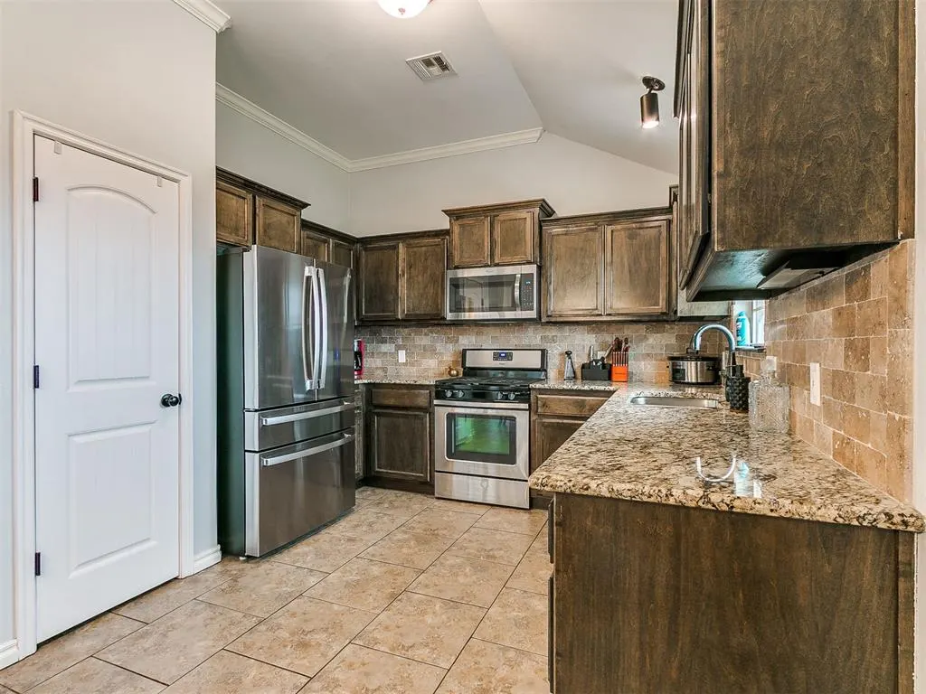 Photo 17 — 18404 Scarborough Drive, Edmond, OK 73012
