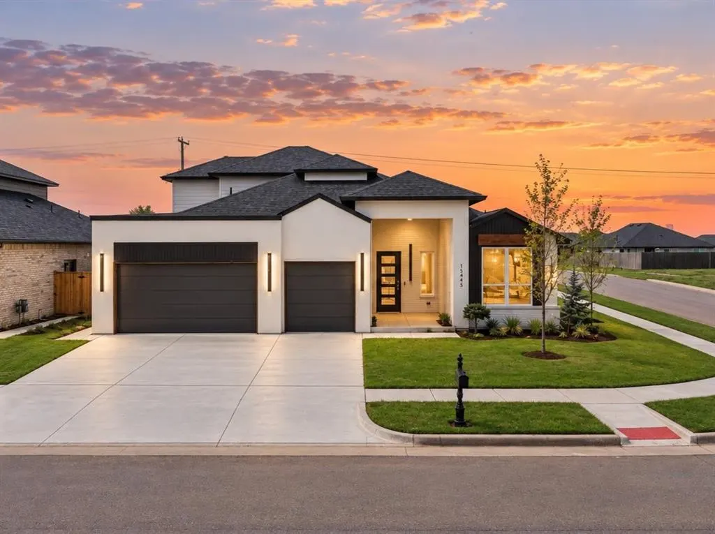 Front exterior — 15445 Capri Lane, Edmond, OK 73013