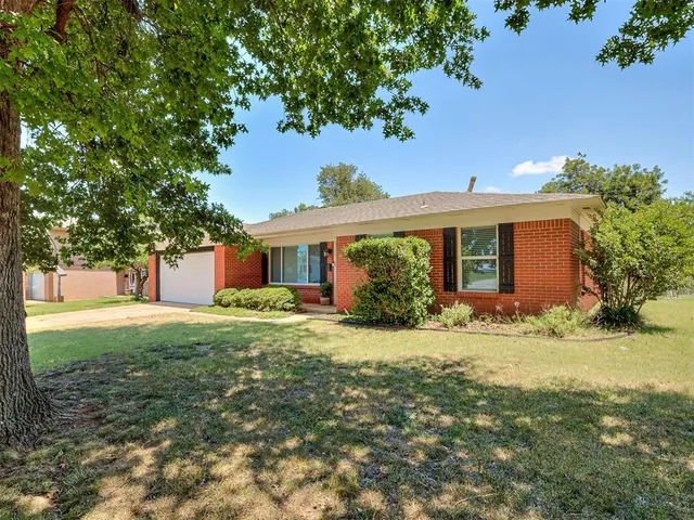 Photo 2 — 6524 N Grove Avenue, Oklahoma City, OK 73132