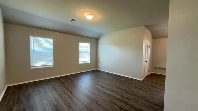 Photo 4 — 1928 Timberdale Drive, Shawnee, OK 74804