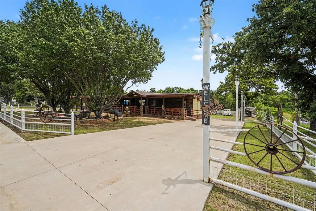 Photo 13 — 108 Woodland Drive, Edmond, OK 73025