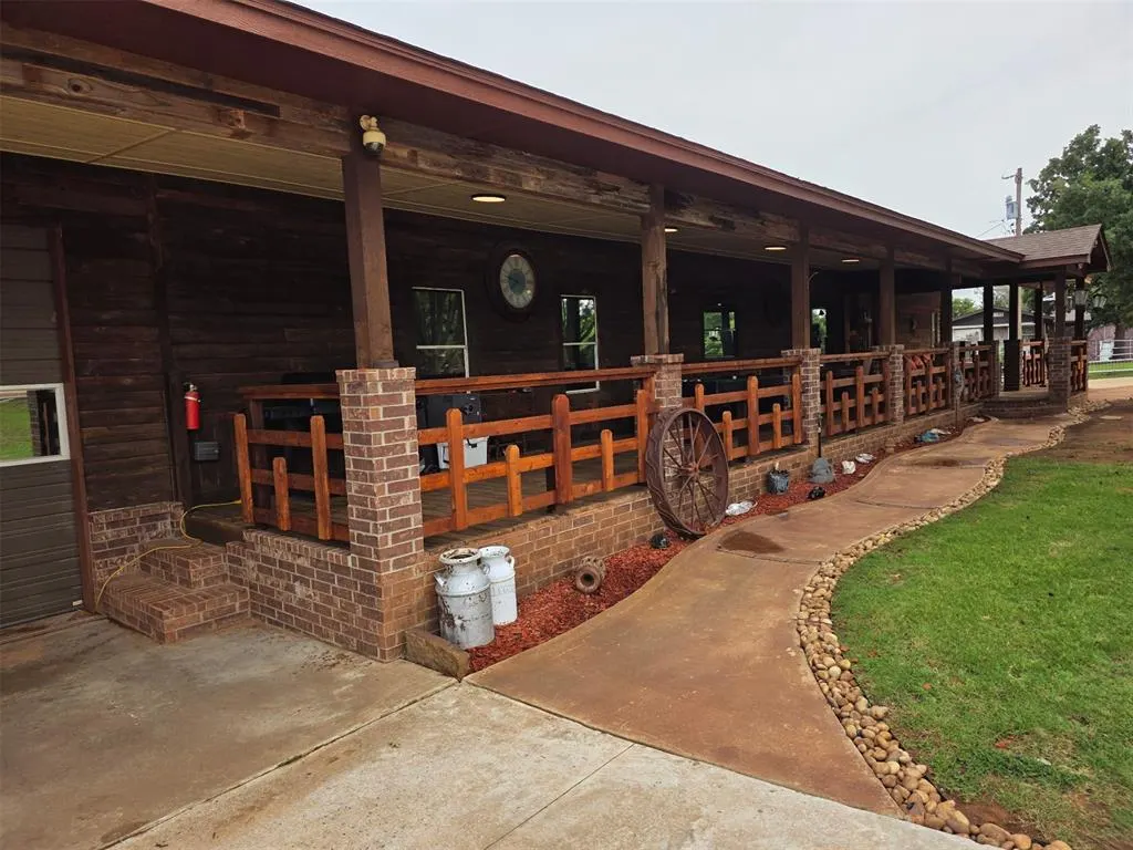 Front exterior — 108 Woodland Drive, Edmond, OK 73025