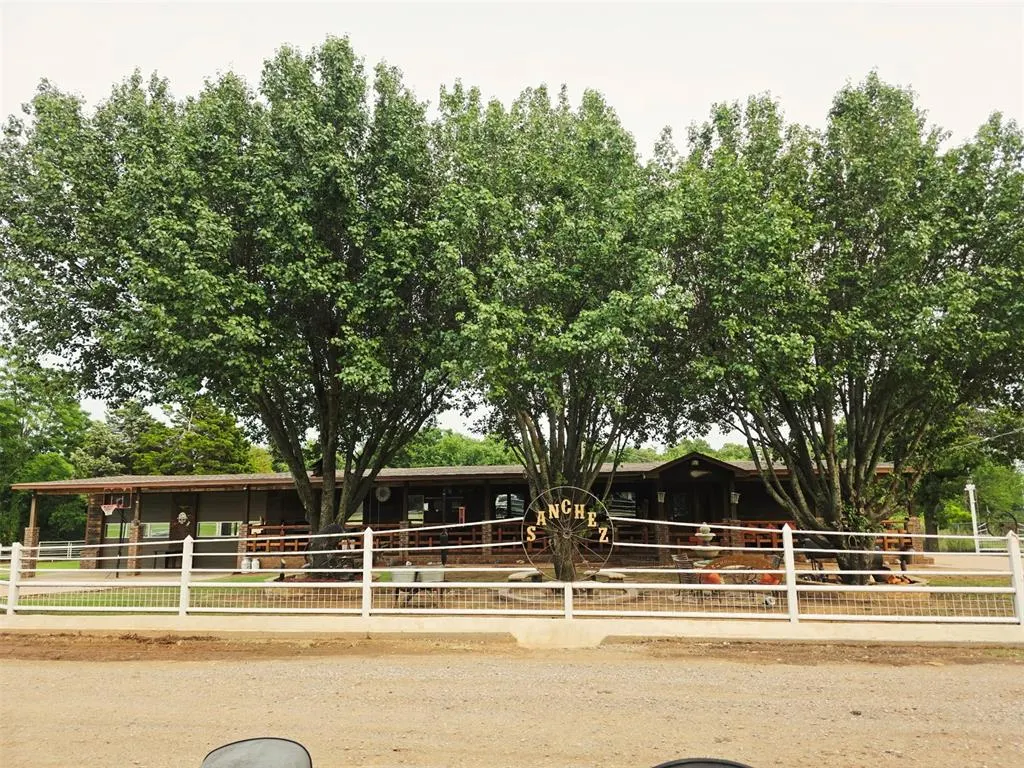 Photo 2 — 108 Woodland Drive, Edmond, OK 73025