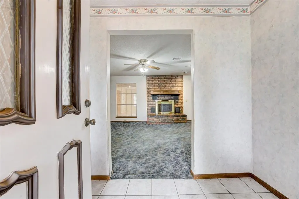 Photo 6 — 2301 S Manor Road, Yukon, OK 73099