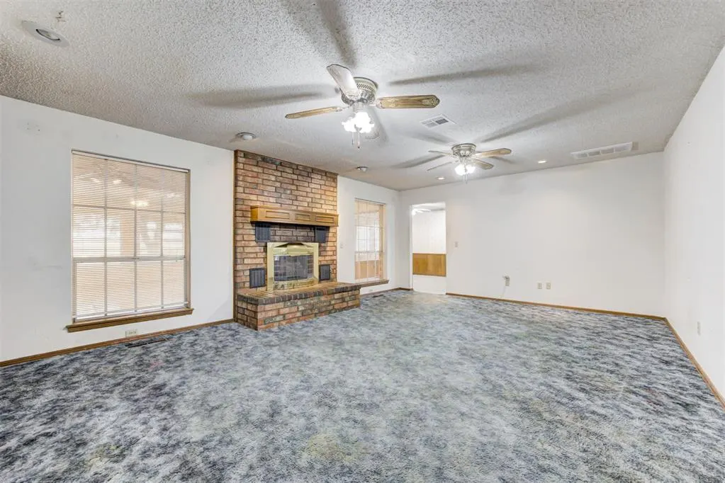 Photo 7 — 2301 S Manor Road, Yukon, OK 73099