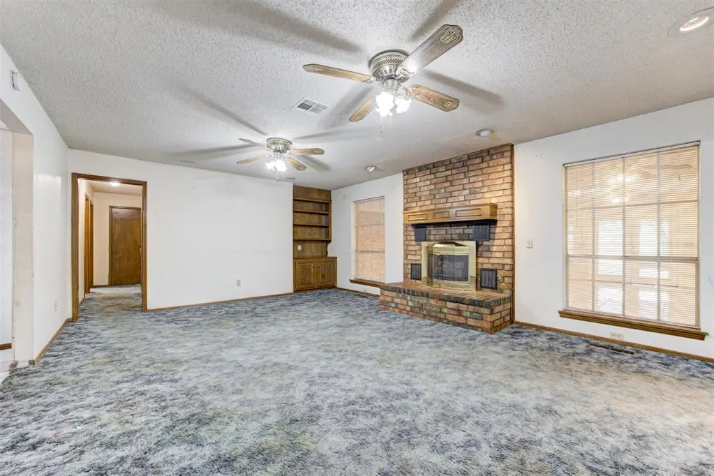 Photo 8 — 2301 S Manor Road, Yukon, OK 73099