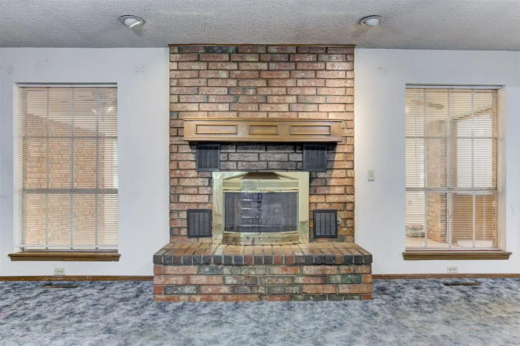 Photo 9 — 2301 S Manor Road, Yukon, OK 73099