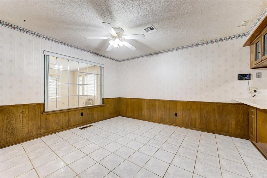 Photo 10 — 2301 S Manor Road, Yukon, OK 73099