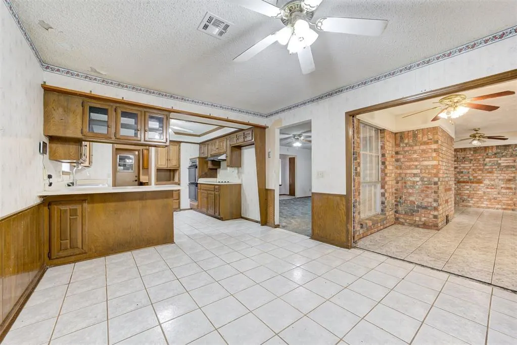 Photo 12 — 2301 S Manor Road, Yukon, OK 73099