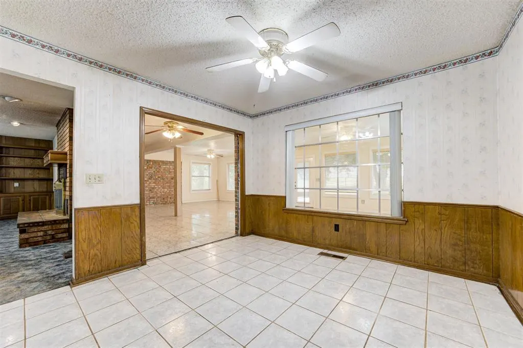 Photo 13 — 2301 S Manor Road, Yukon, OK 73099