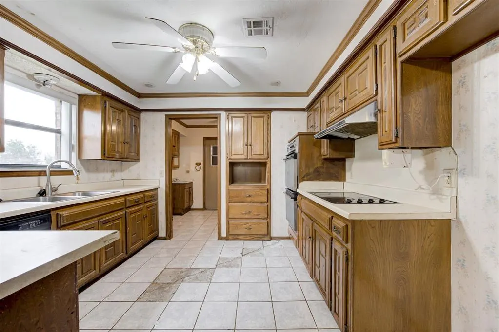 Photo 15 — 2301 S Manor Road, Yukon, OK 73099