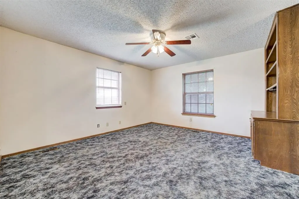 Photo 21 — 2301 S Manor Road, Yukon, OK 73099
