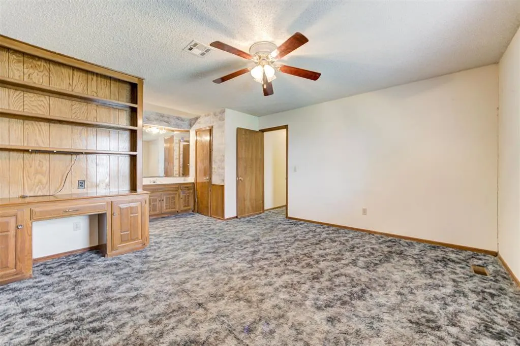 Photo 23 — 2301 S Manor Road, Yukon, OK 73099