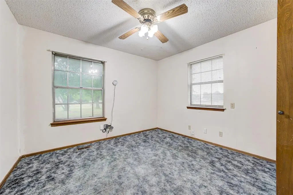 Photo 31 — 2301 S Manor Road, Yukon, OK 73099