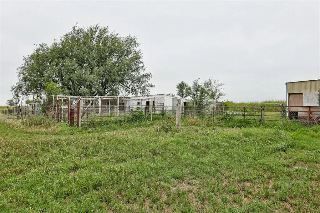 Photo 41 — 2301 S Manor Road, Yukon, OK 73099