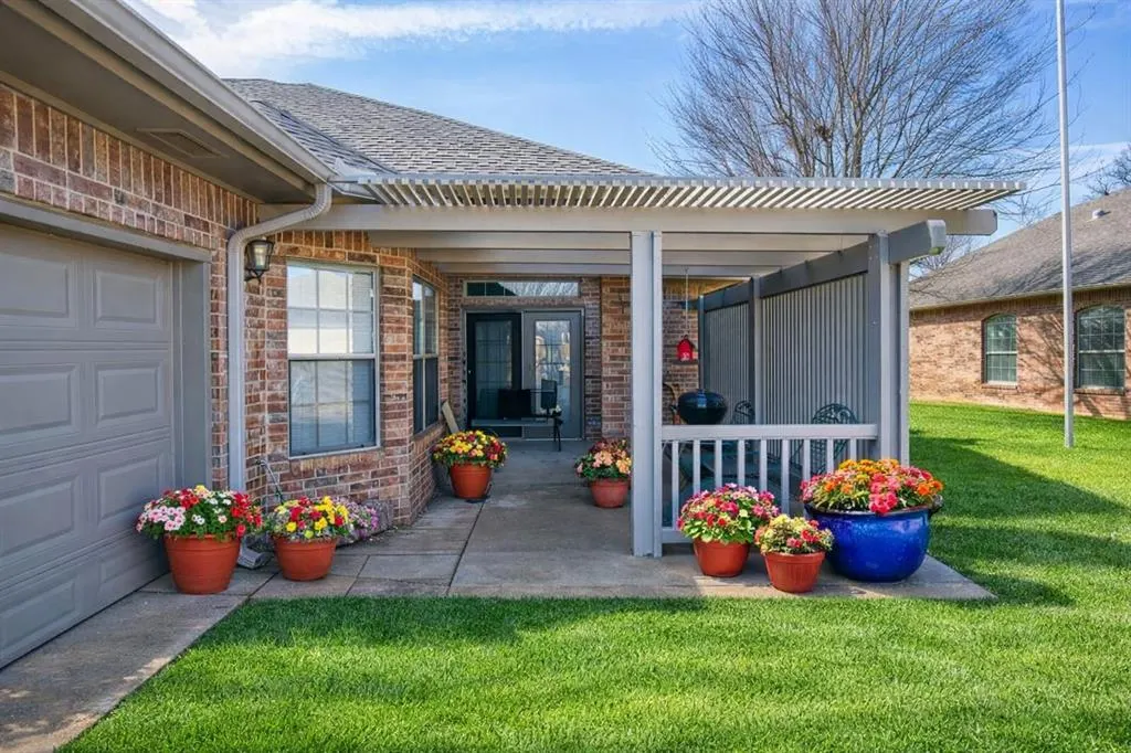 Photo 2 — 1920 NW 160th Place, Edmond, OK 73013