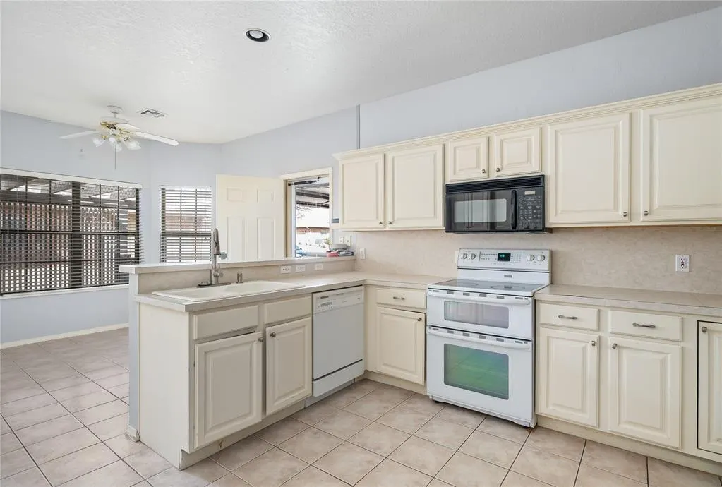 Photo 7 — 1920 NW 160th Place, Edmond, OK 73013