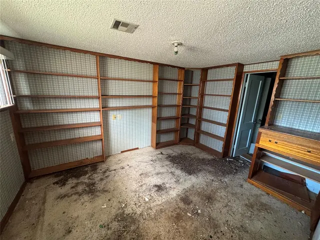 Photo 4 — 6125 NW 49th Street, Warr Acres, OK 73122
