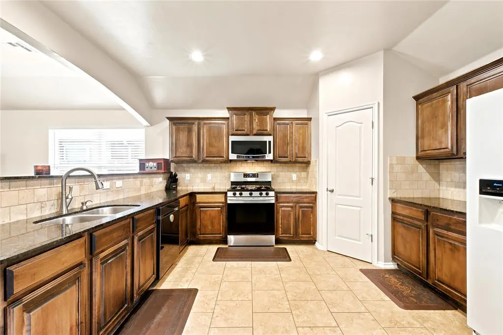 Photo 5 — 19501 Vista Avenue, Edmond, OK 73012