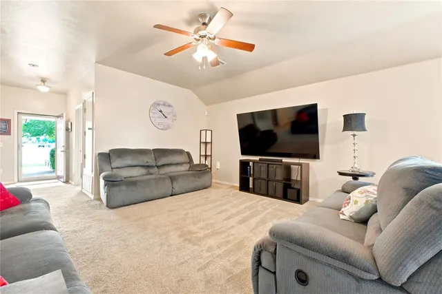 Photo 7 — 19501 Vista Avenue, Edmond, OK 73012