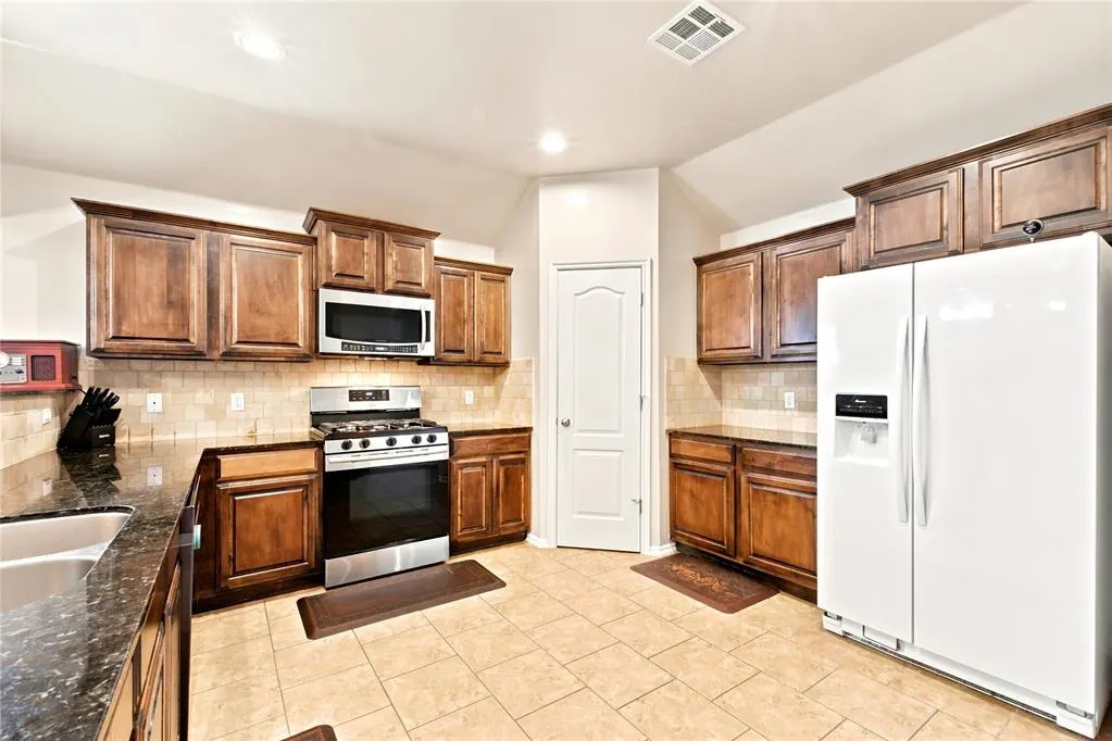 Photo 3 — 19501 Vista Avenue, Edmond, OK 73012