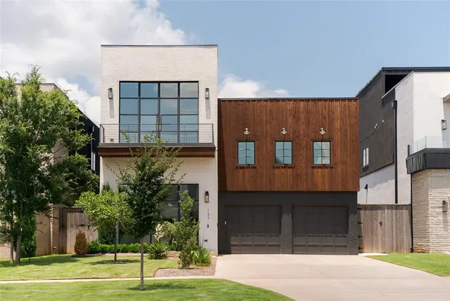 Photo 2 — 137 NE 14th Street, Oklahoma City, OK 73104