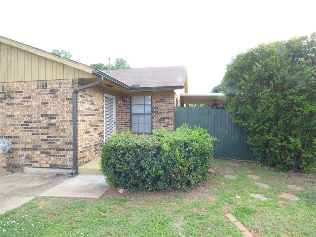 Photo 2 — 1008 Tall Oaks Drive, Midwest City, OK 73110