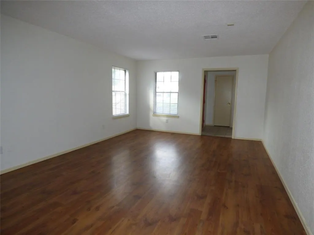 Photo 5 — 1008 Tall Oaks Drive, Midwest City, OK 73110
